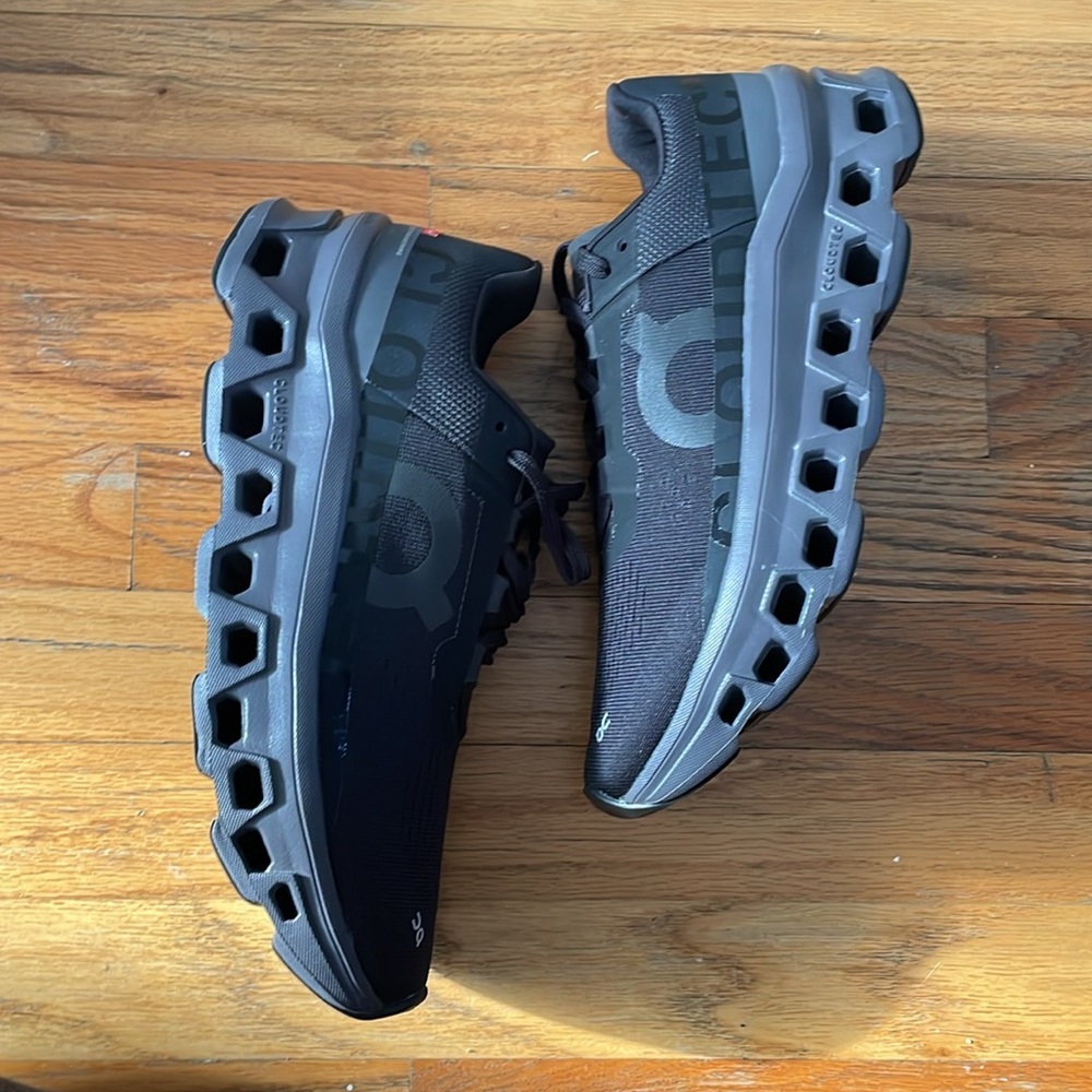 ON Running Shoes Cloud Monster Sz. 10.5